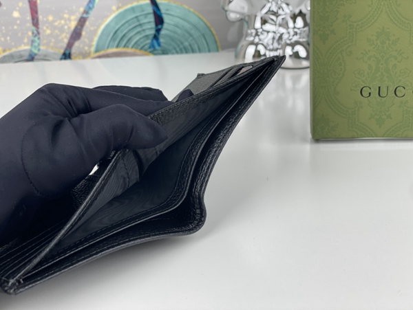 グッチ財布コピー着用イメージ